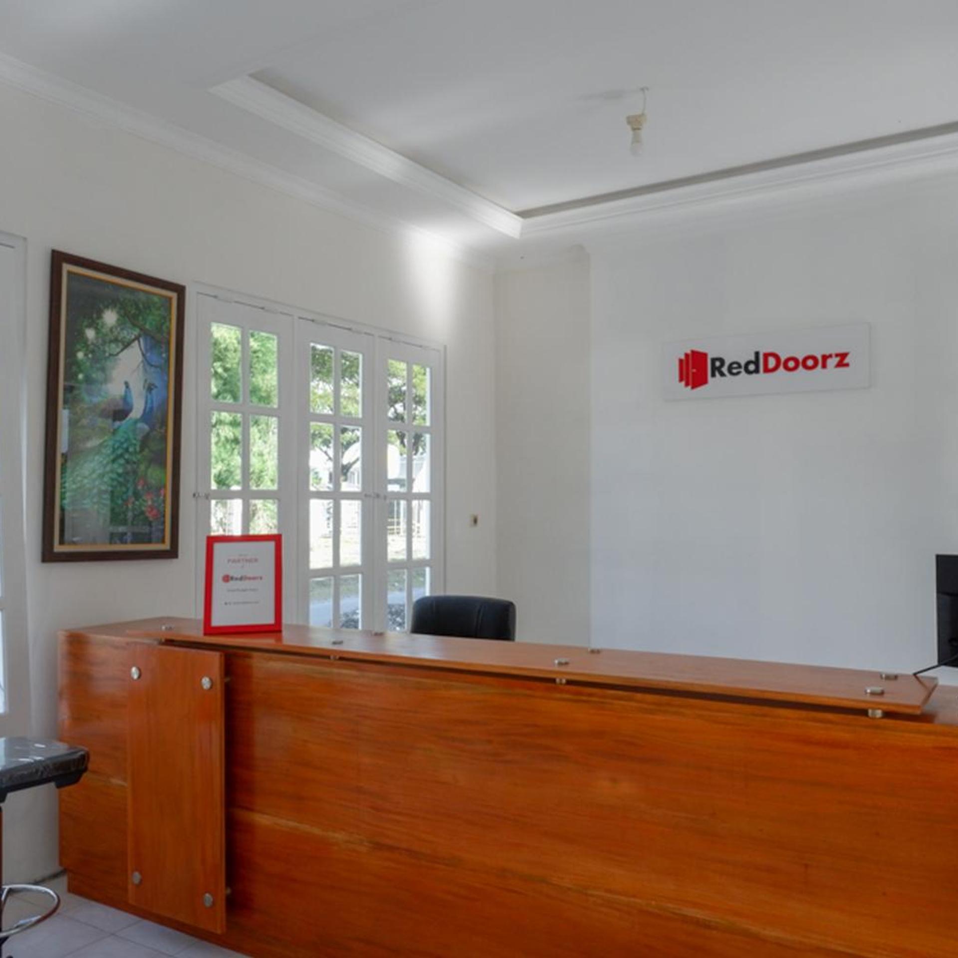 RedDoorz Plus near UMS Solo 9/50