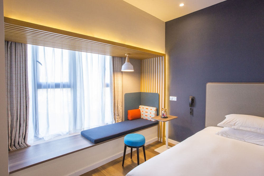 Holiday Inn Express Wuhan Optical Valley 22/63