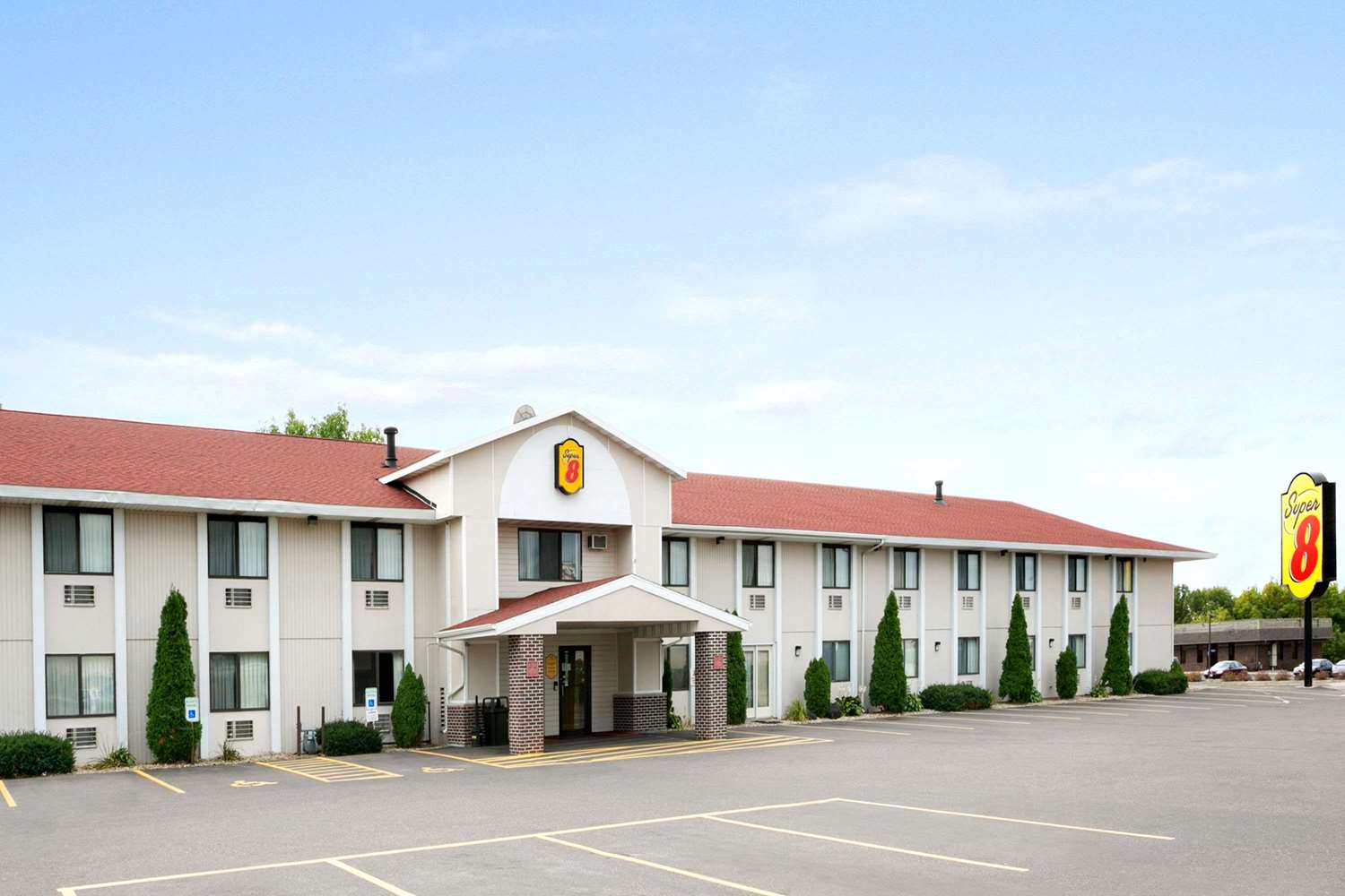 Super 8 by Wyndham Eau Claire WI 2/20