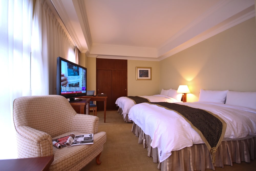 Grand Boss Hotel 7/46