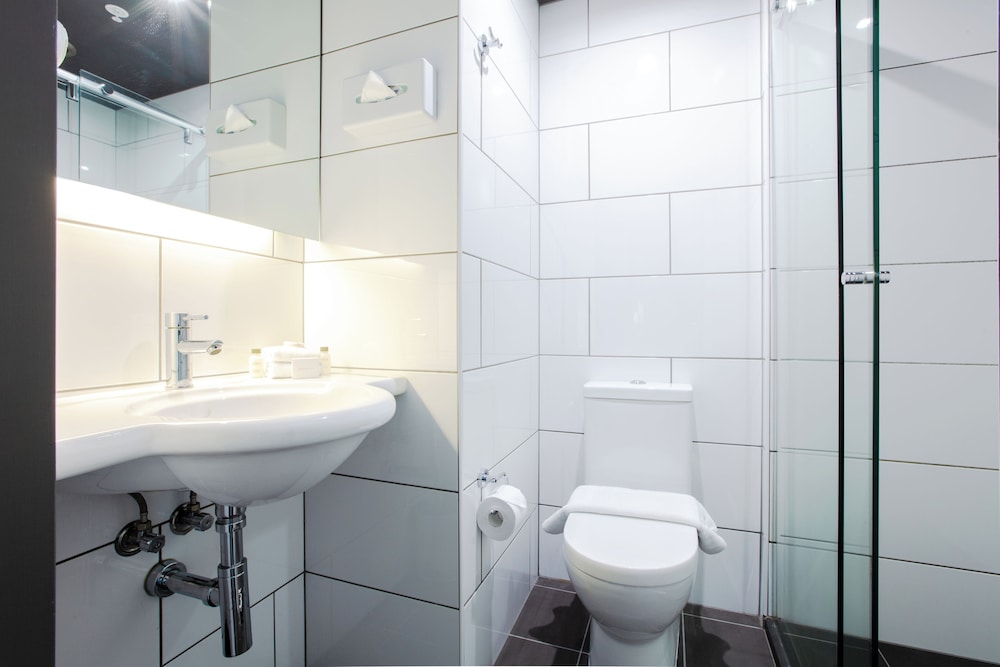 Essence Hotel Carlton 51/55