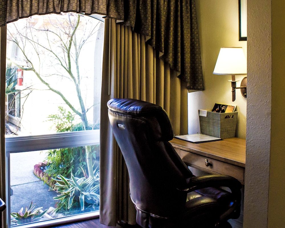 Los Gatos Garden Inn Hotel 20/50