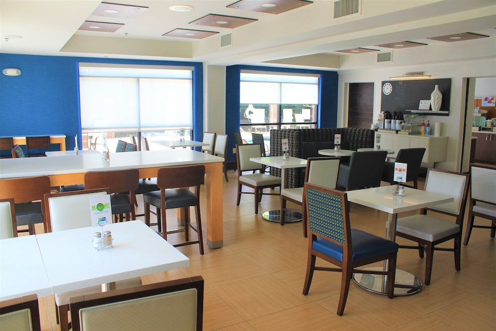 Holiday Inn Express Hotel Suites Charlotte Concord I 85 42/58