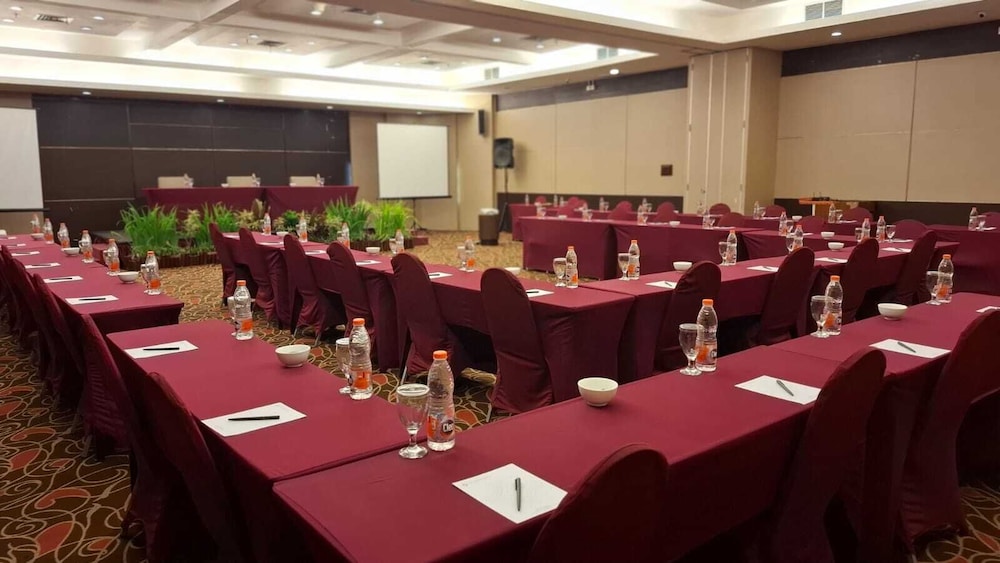 Grand Cakra Hotel 43/52