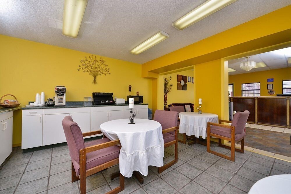 Americas Best Value Inn & Suites - Russellville 26/32