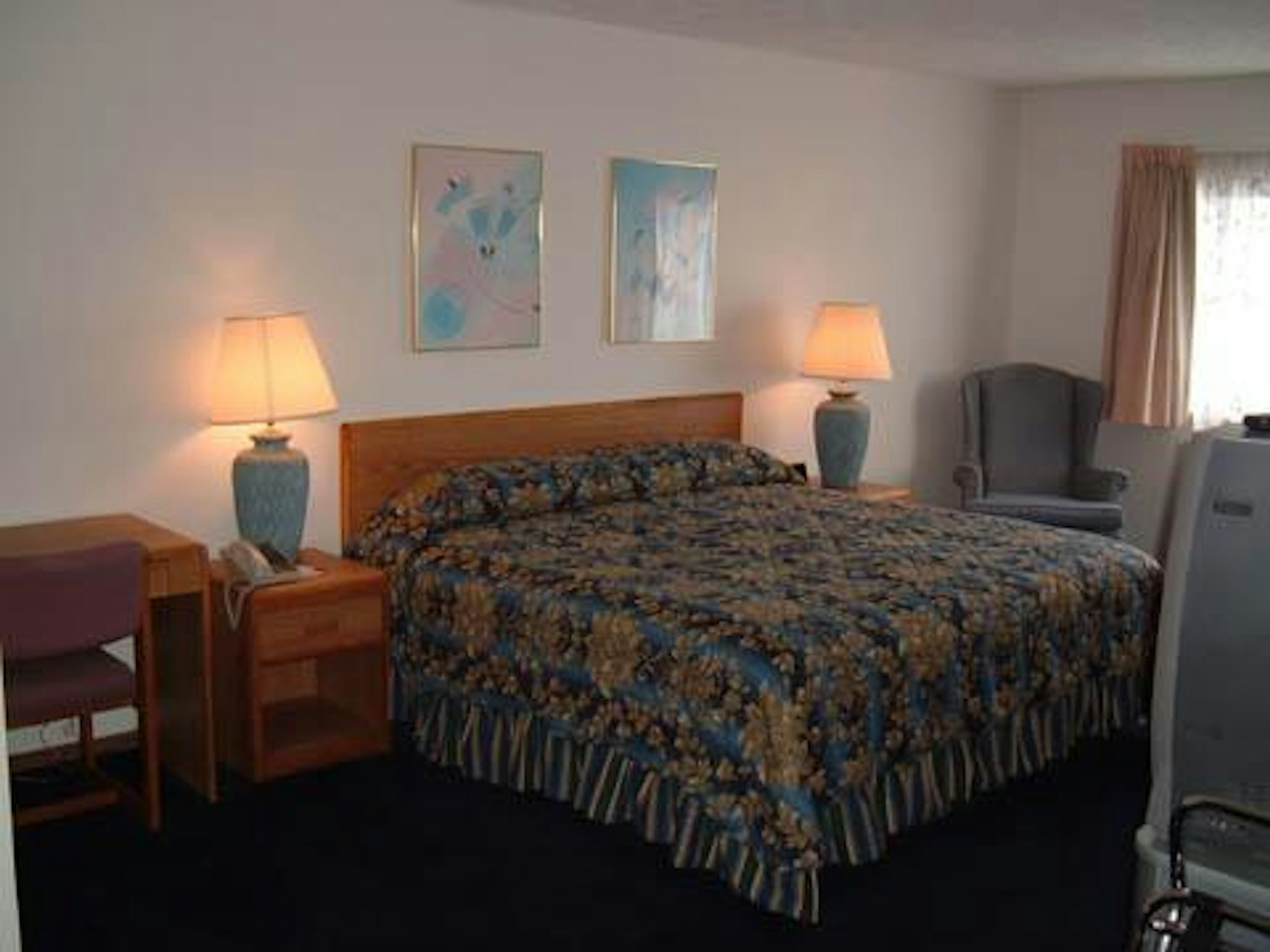Sky Lodge Inn Suites 8/34