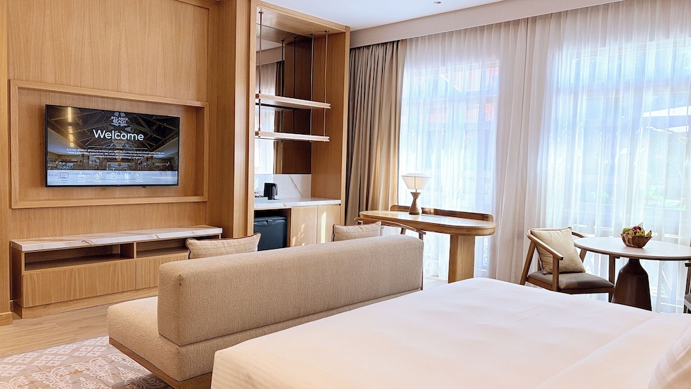 2 Bedrooms, Pelangi, Suite, 1 King and 1 Single Beds 6/10