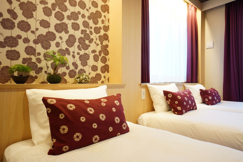 RoNa Hotel 8/25