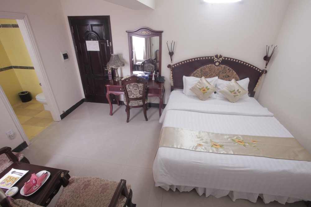 Classic Hoang Long Hotel 56/65