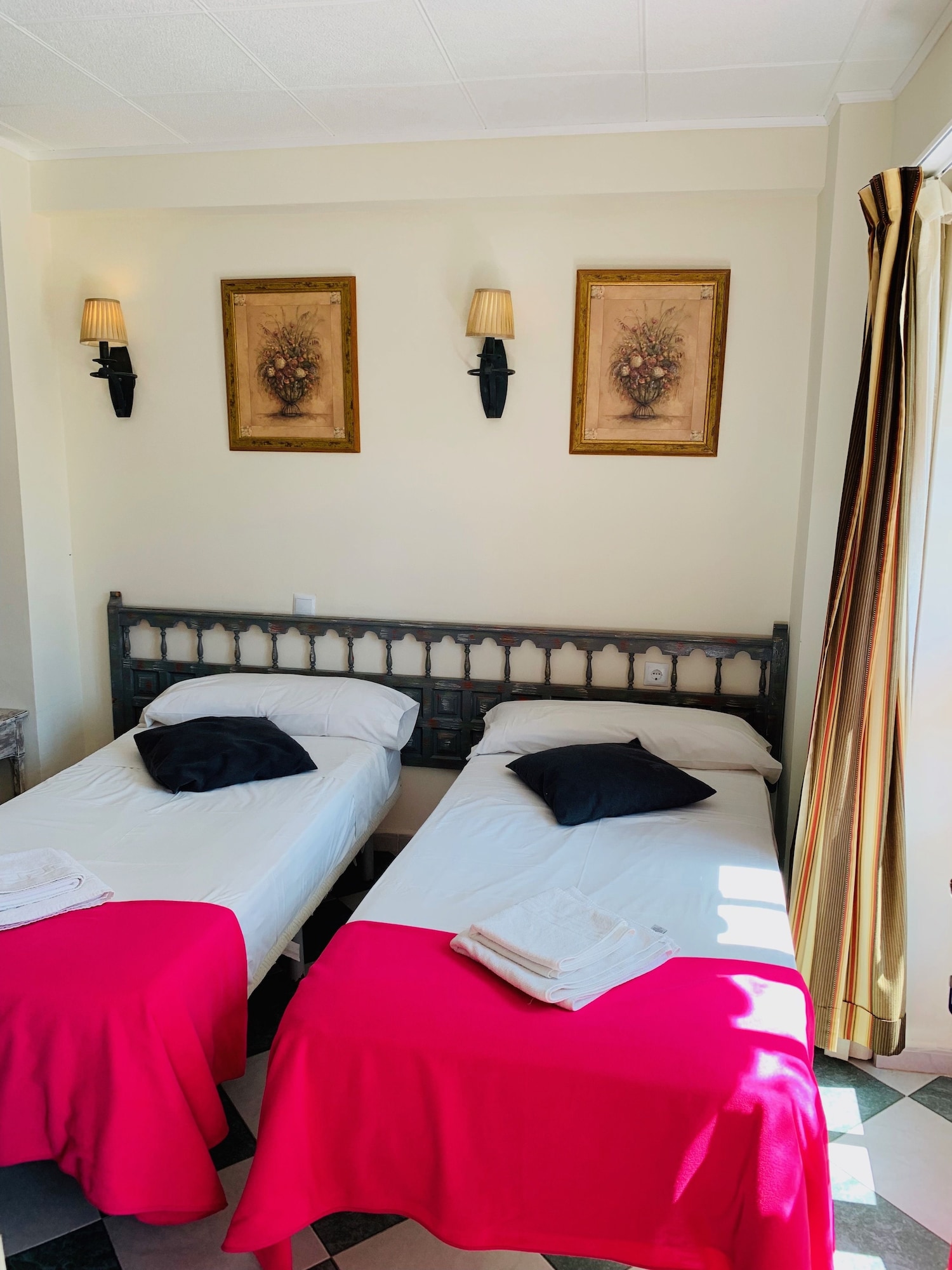 ROOM, QUADRUPLE, PRIVATE BATHROOM