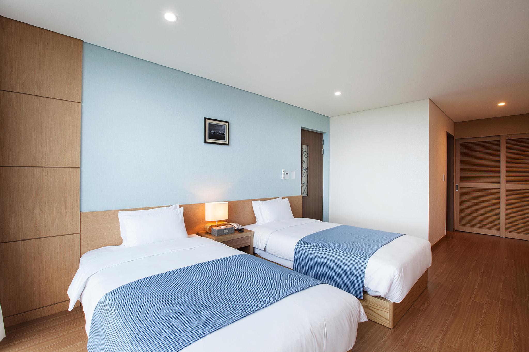 Ocean, Deluxe, Twin Beds