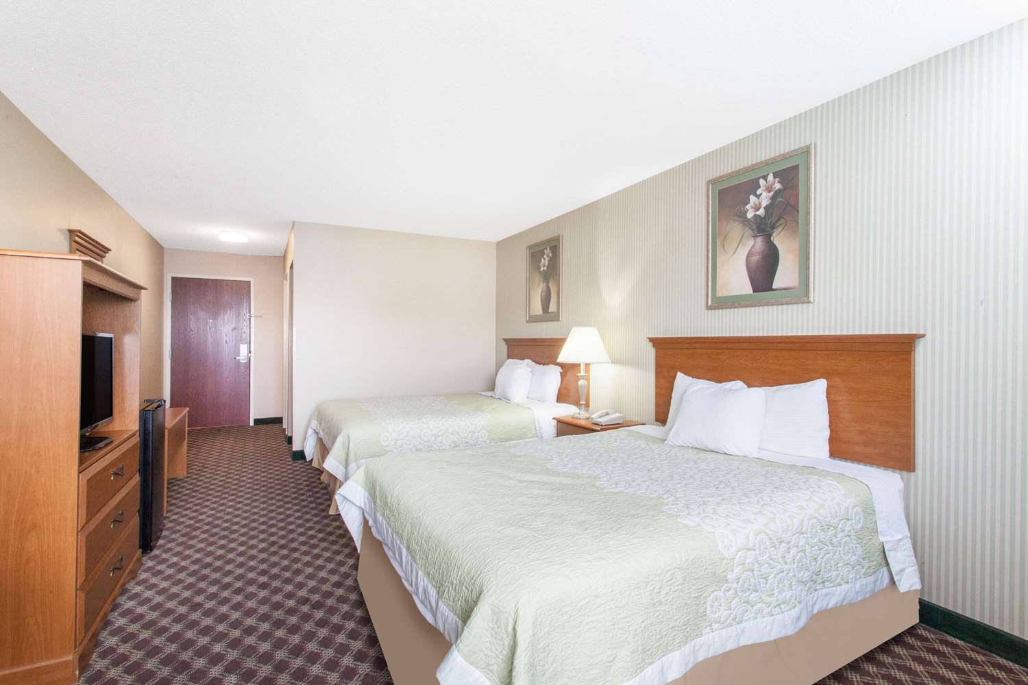 Days Inn & Suites by Wyndham Seaford 13/26