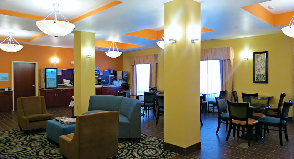 Holiday Inn Express Hotel & Suites Cross Lanes 64/75