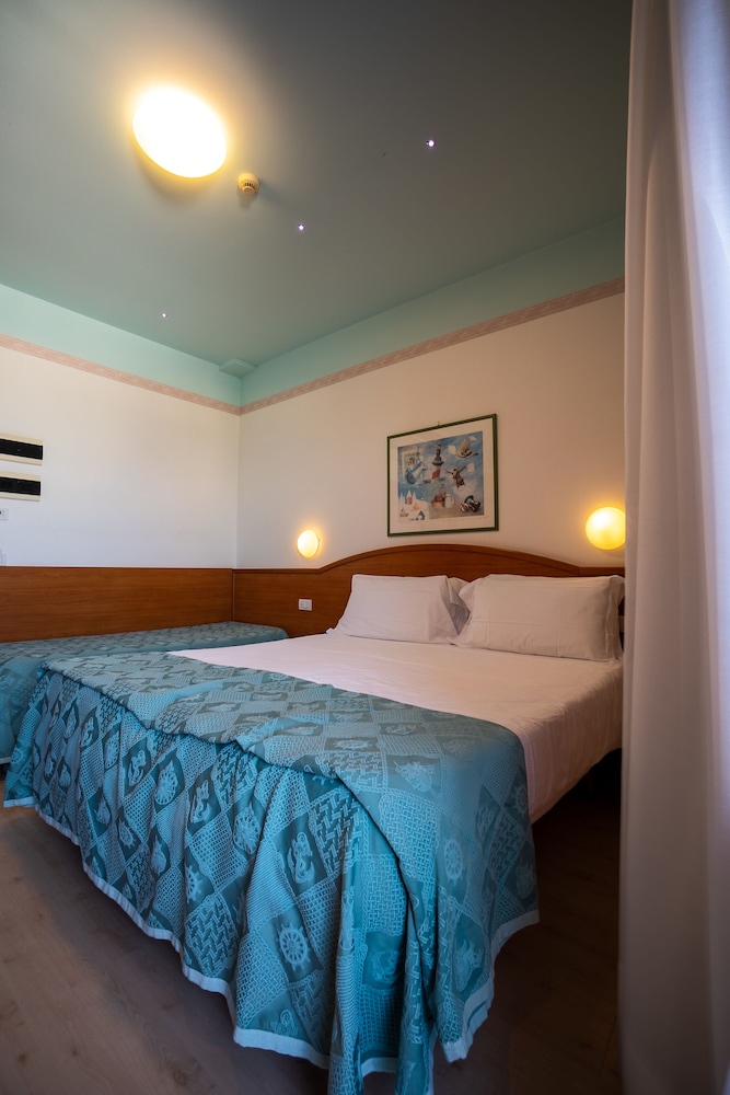 Hotel Lungomare 8/35