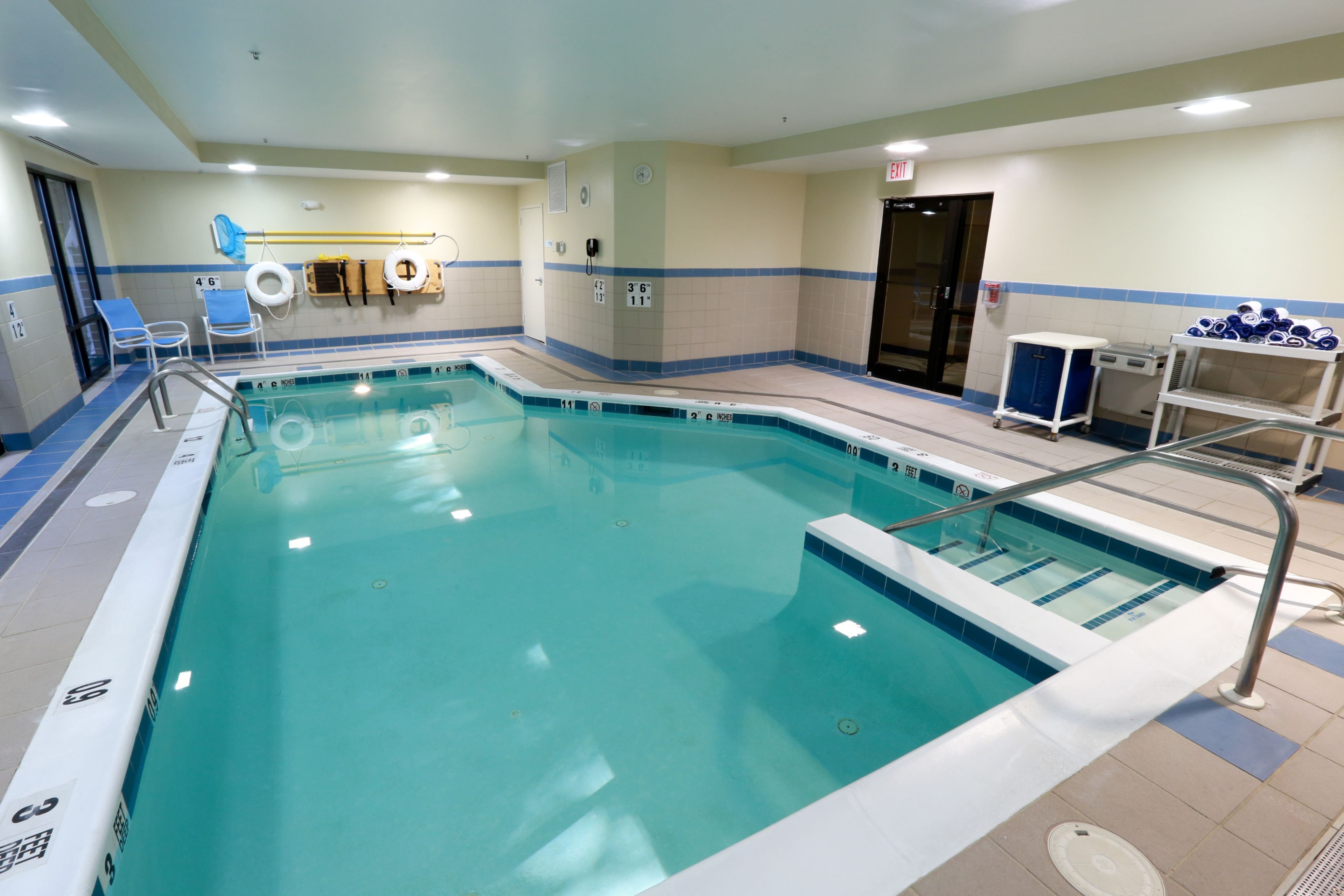 Holiday Inn Express Hotel Suites West Chester 42/76