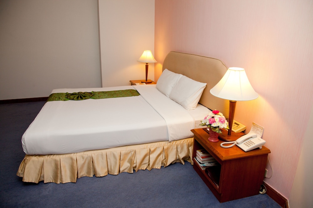 Thumrin Thana Hotel 12/71
