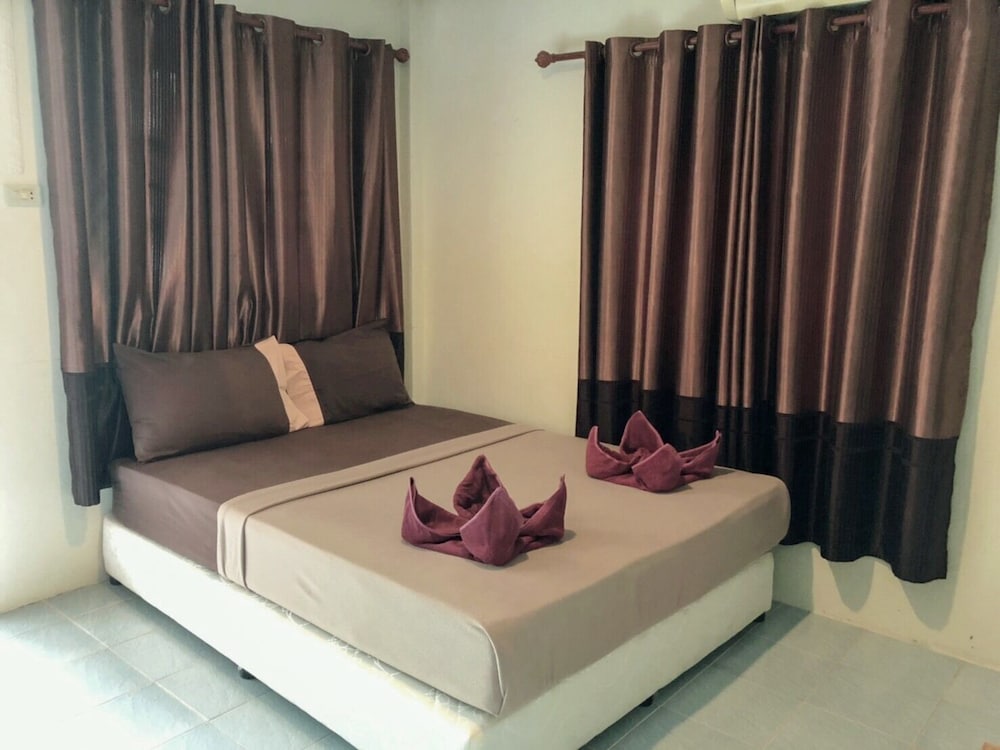 Phangan Lodge 7/50