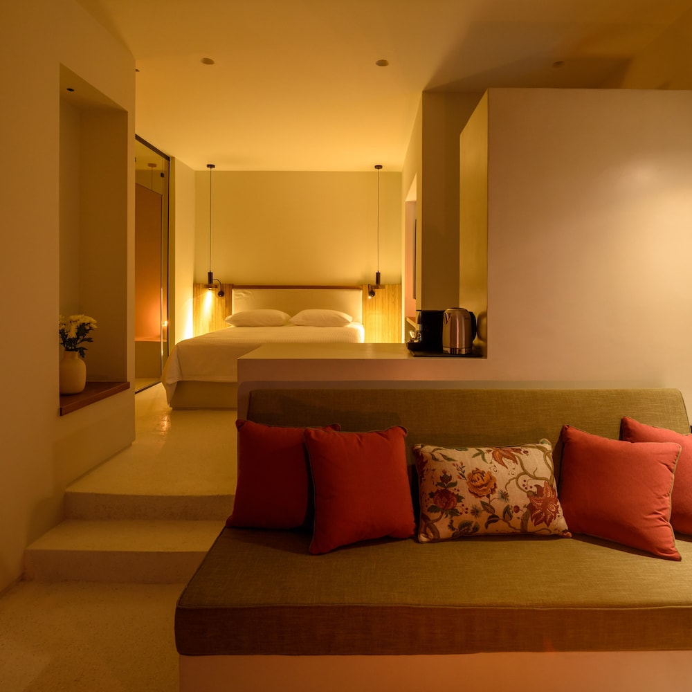 Potnia Theron Suites 56/79