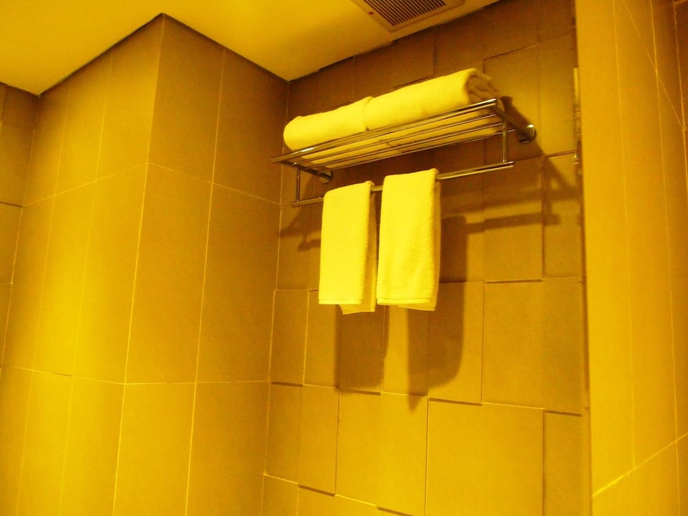 BEDROCK HOTEL 39/73