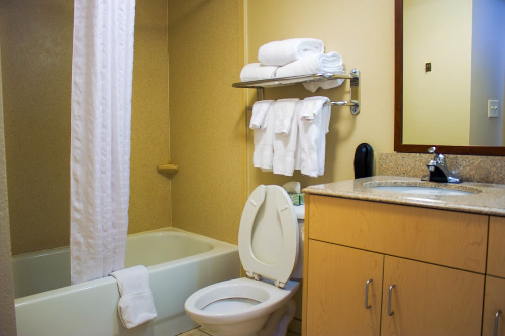 CANDLEWOOD SUITES WILSON 8/38