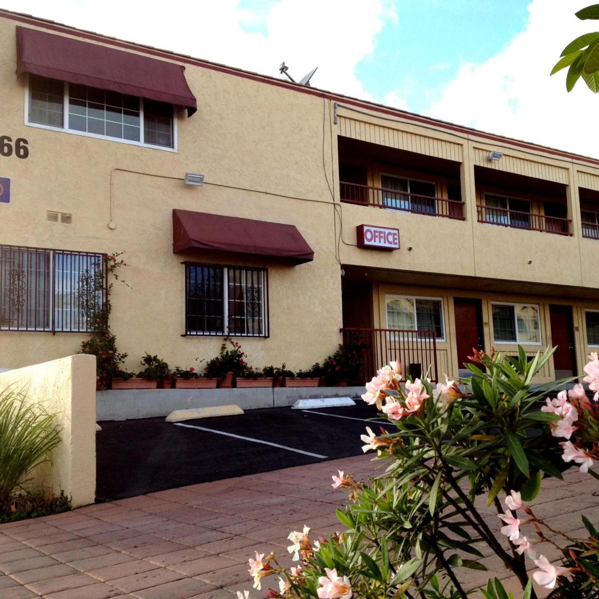 Harvey's Motel SDSU La Mesa San Diego 1/44