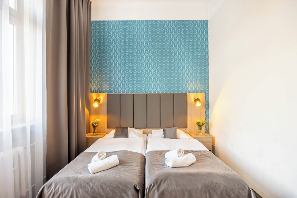 ROOM, TRIPLE
