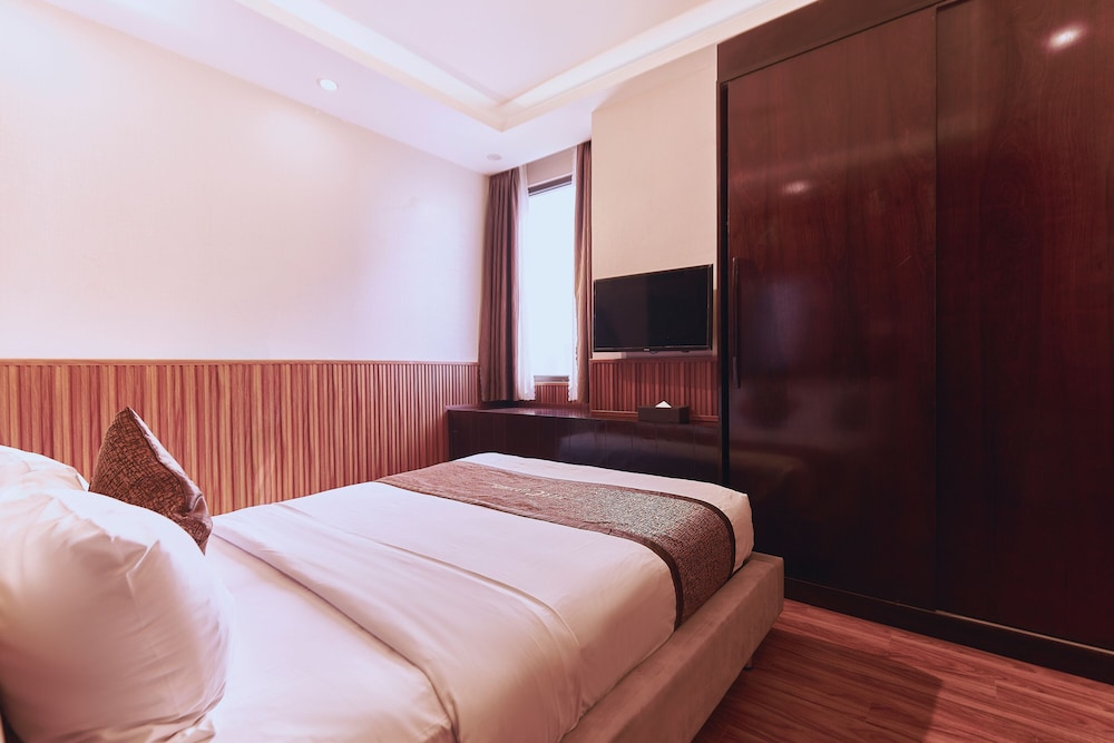 MERCURY BOUTIQUE HOTEL 40/76