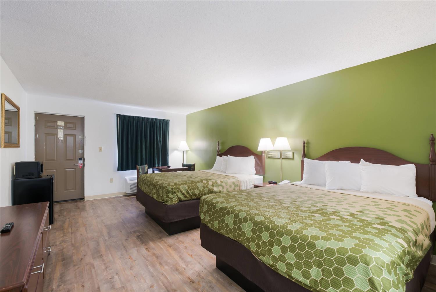 ROOM, 2 QUEEN BEDS, SMOKING