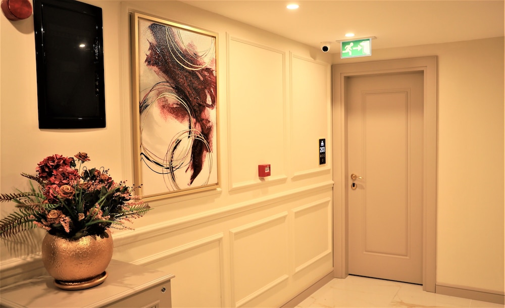 Omma Hotel 8/40