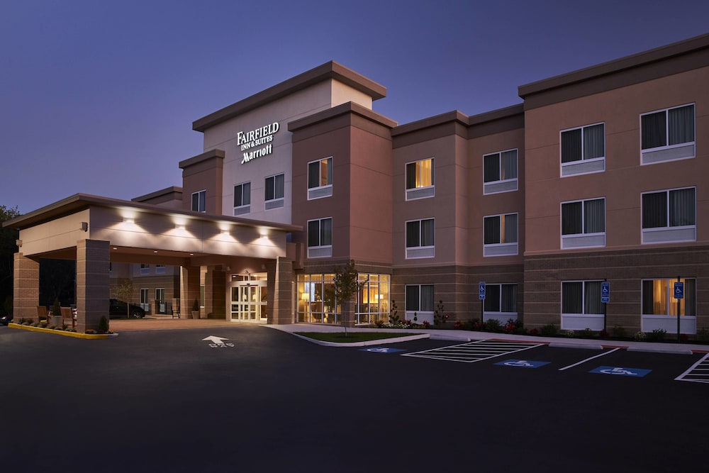 Fairfield Inn Suites Alexandria 1/35