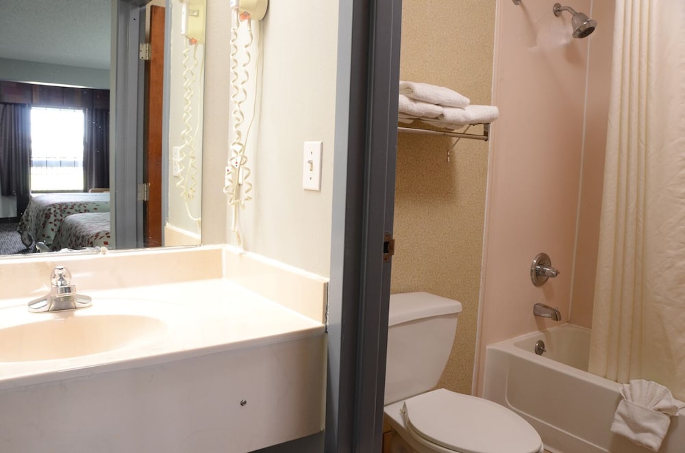 GATEWAY INN AND SUITES 20/39