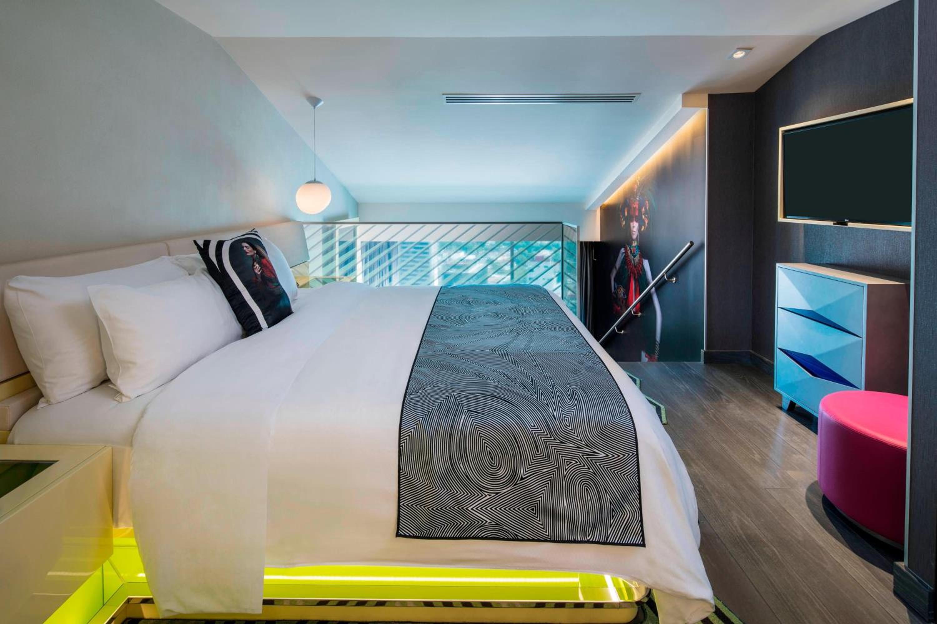 1 Bedroom, Marvelous, Bi Level, Suite, King Bed, Sofa