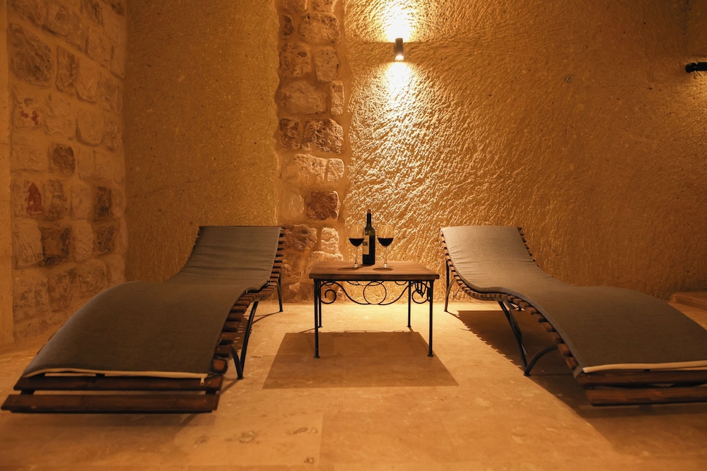 Vita Cave Suites 30/48