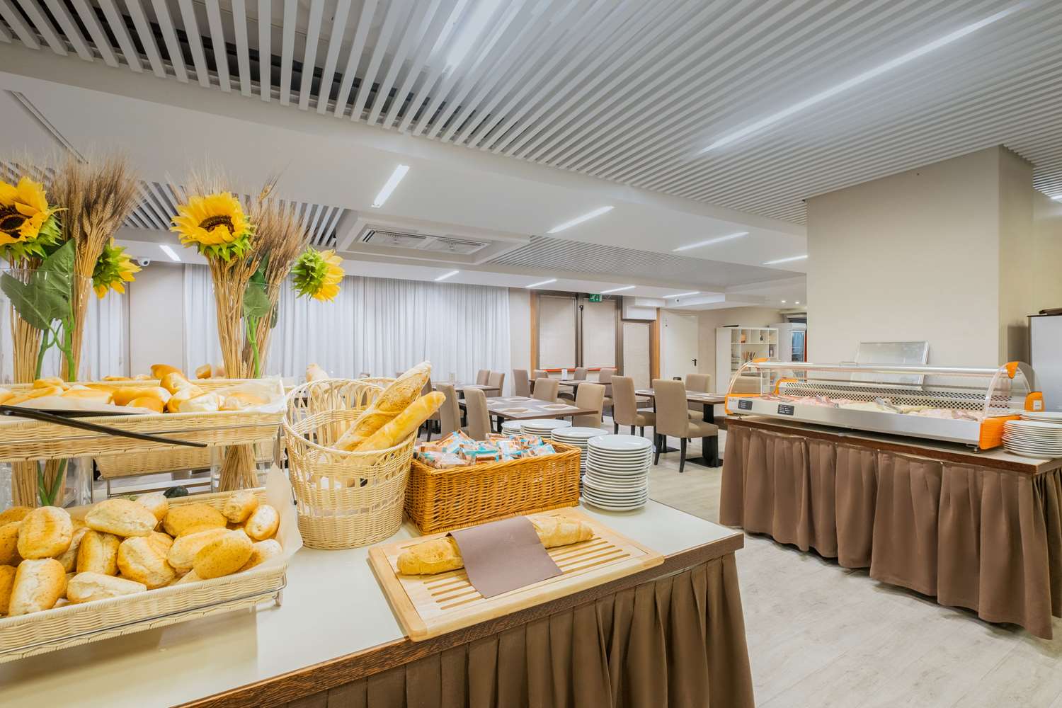 restaurant cafeteria