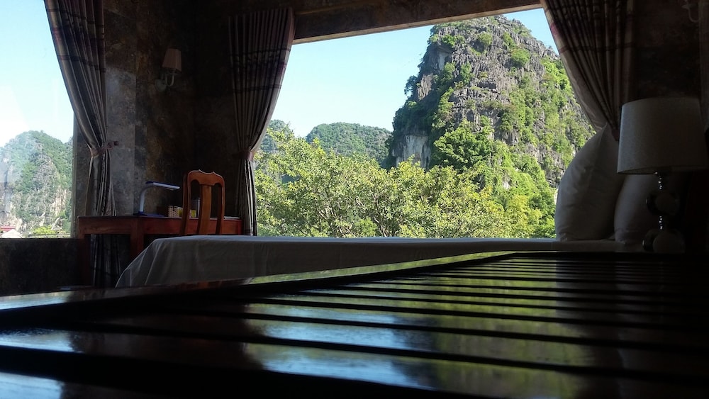 Limestone Boutique Hotel 56/76