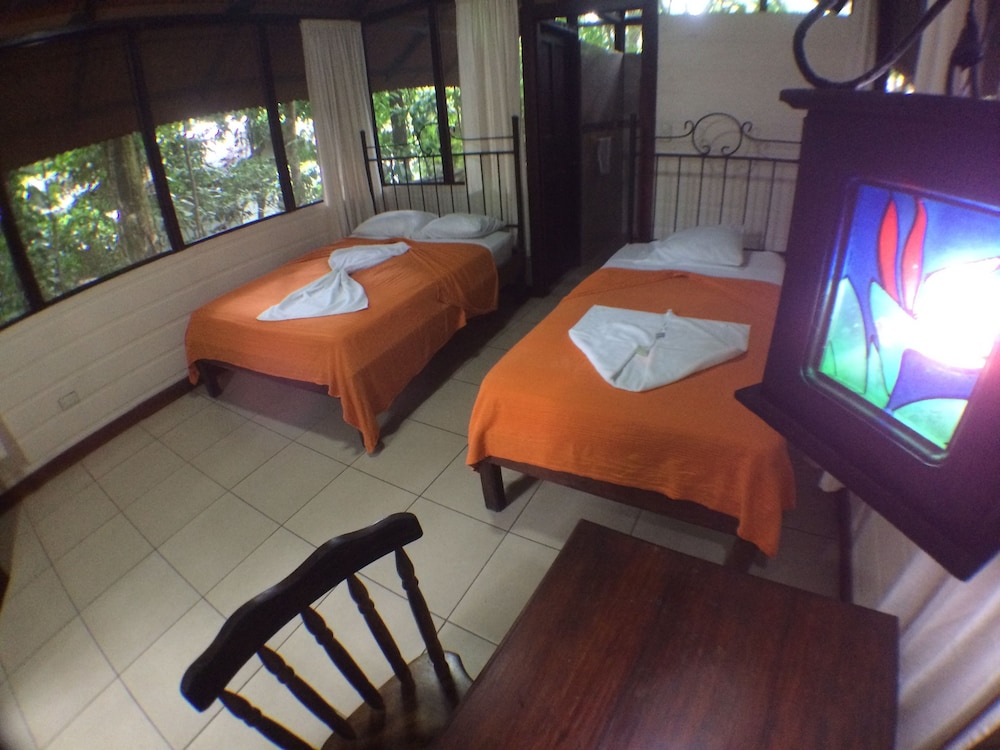 Hotel Rana Roja Lodge 40/50
