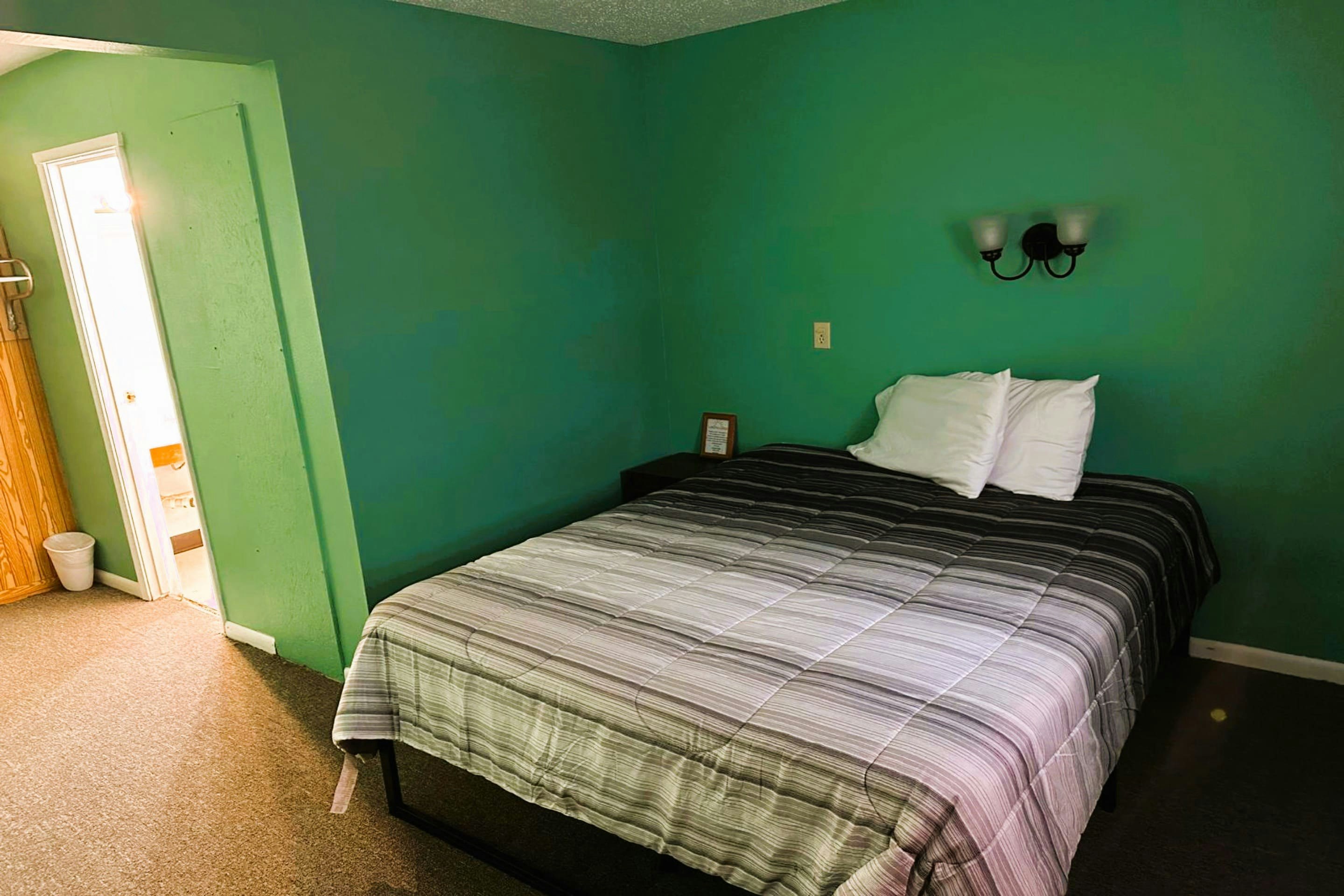 Love Hotels Kadoka by OYO at Badlands SD 17/33