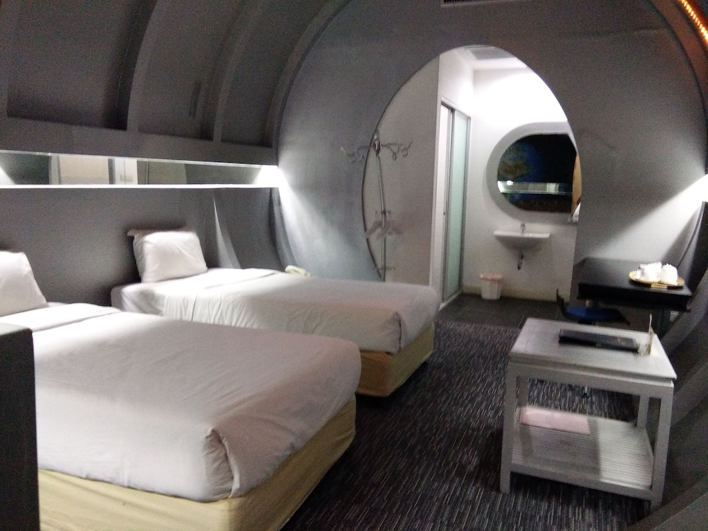The Adventure Hotel 10/25