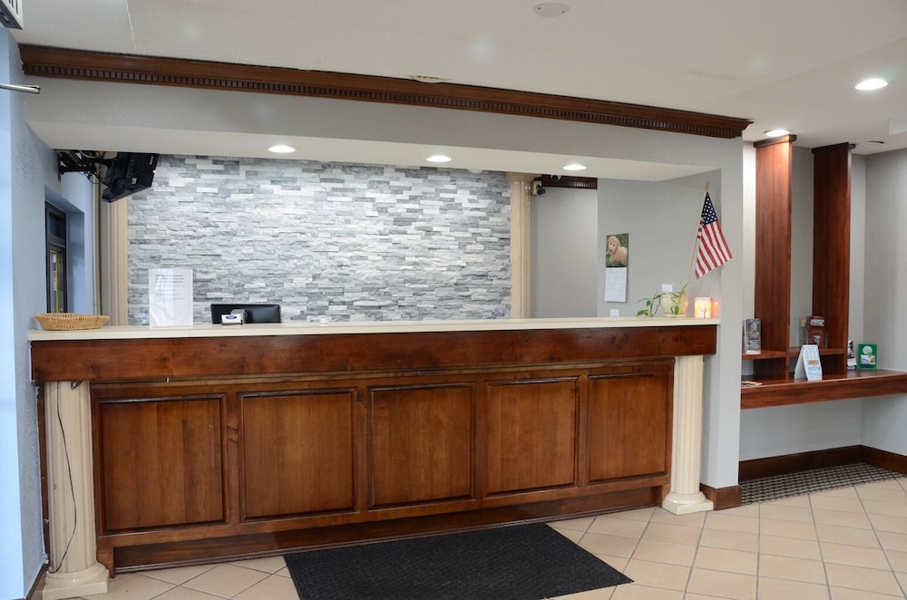 GATEWAY INN AND SUITES 8/39