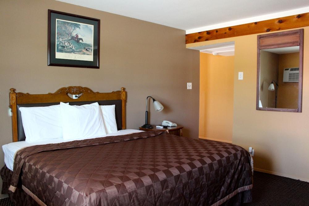 Executive Inn and Suites 15/43