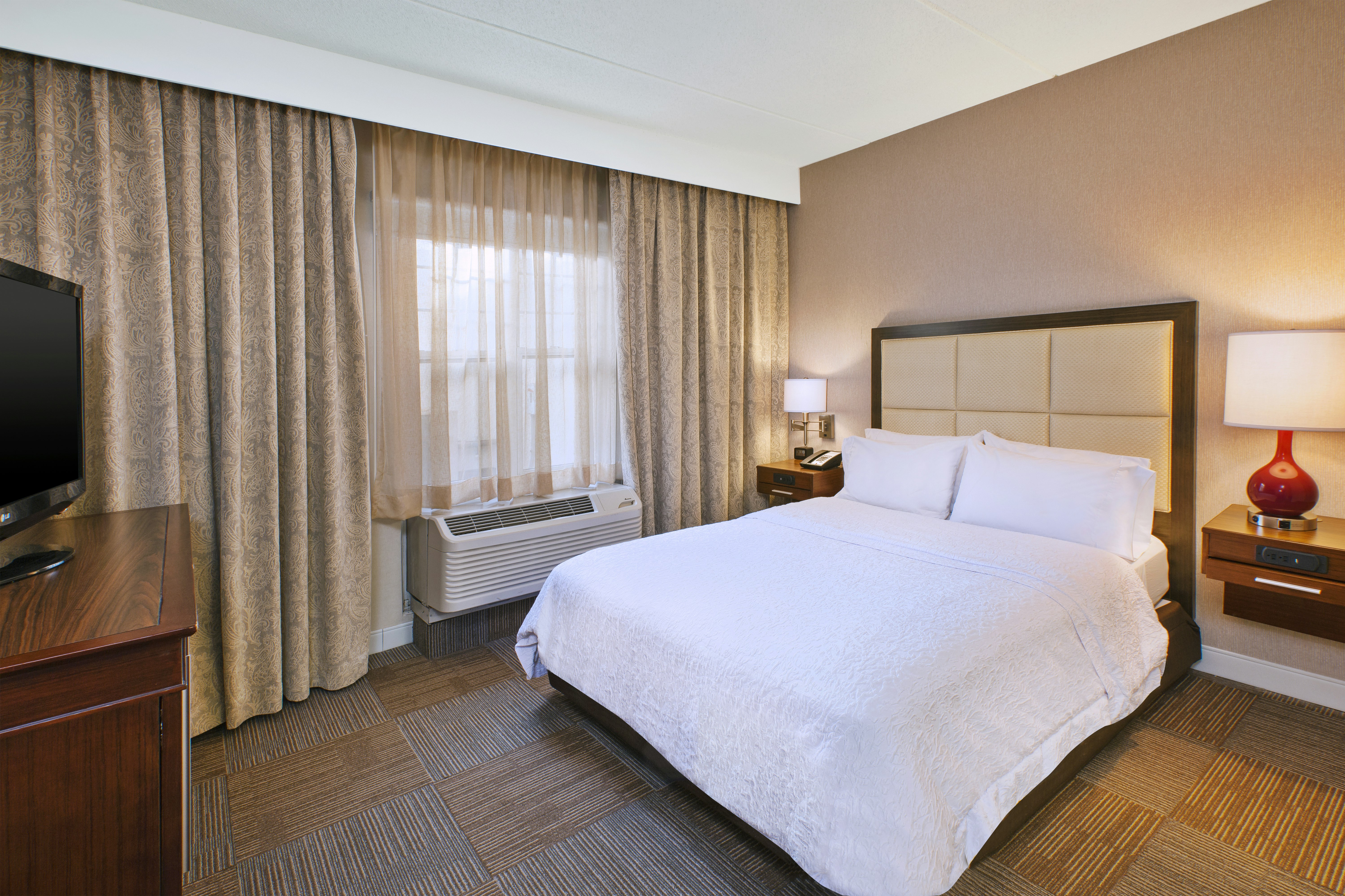 Hampton Inn Suites Providencew 14/42