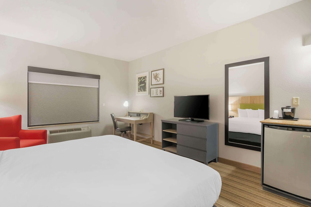 Country Inn & Suites by Radisson, Columbia, MO 7/40