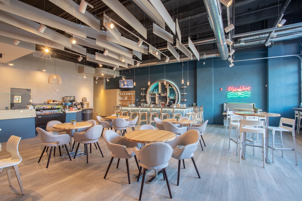 Aloft Buffalo Downtown 34/42