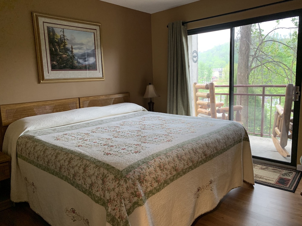 Laurel Inn Condominium 12/50