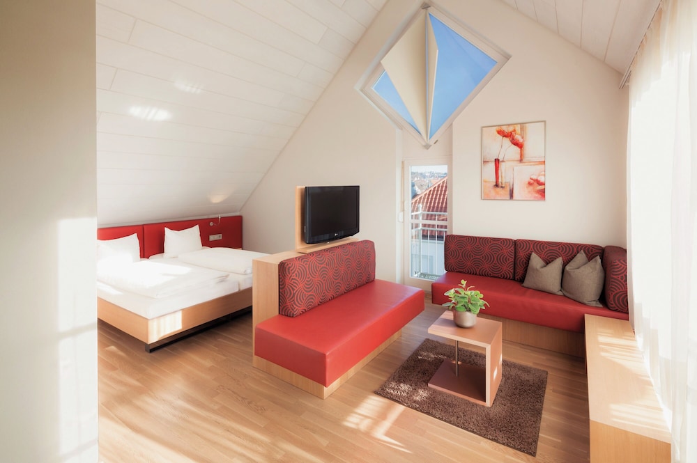 Family, Studio, Queen and Twin Beds, Lake View
