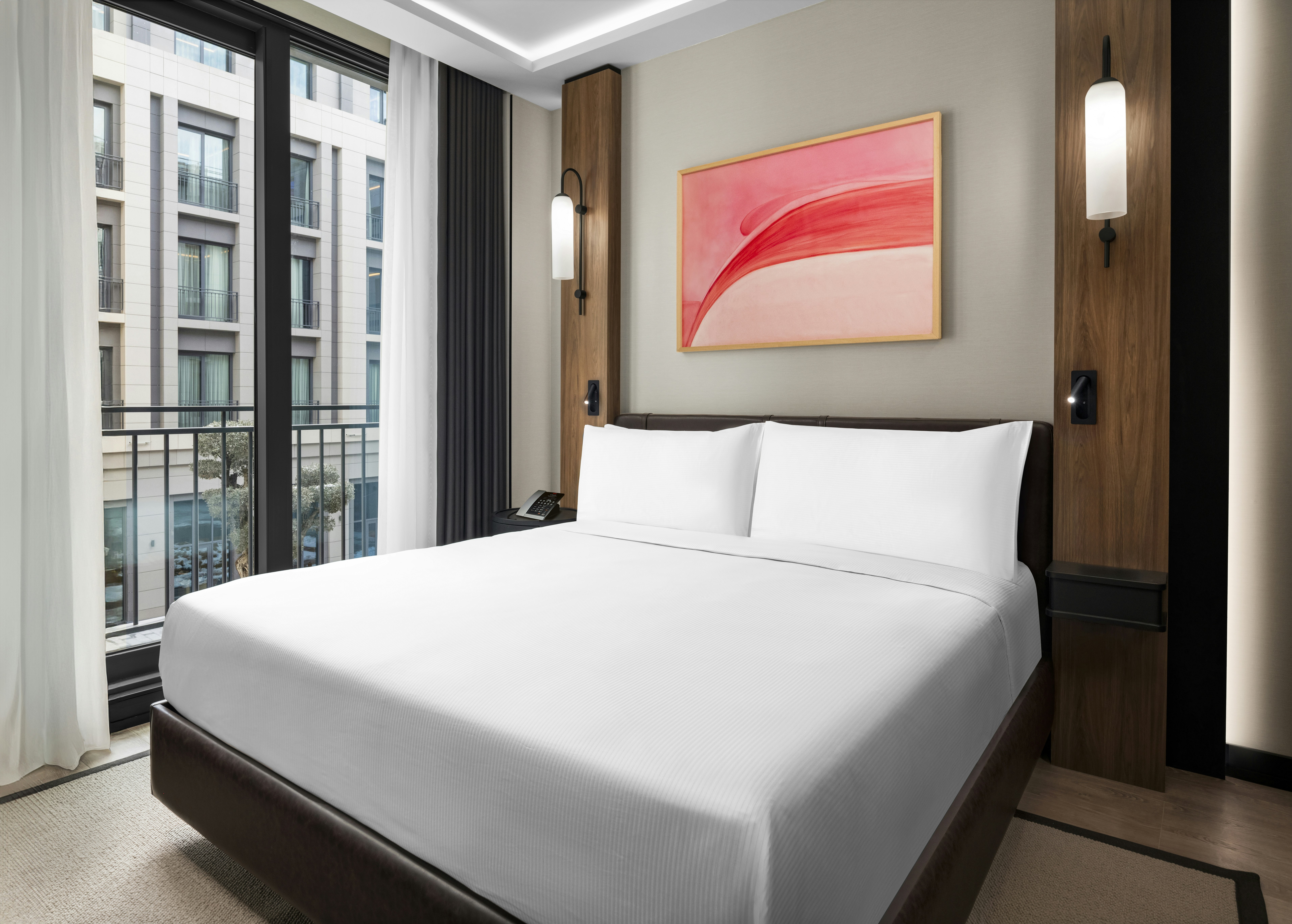DELUXE, KING BED, ACCESSIBLE