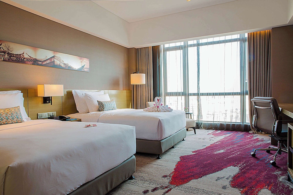 Deluxe, Twin Beds, Smoking