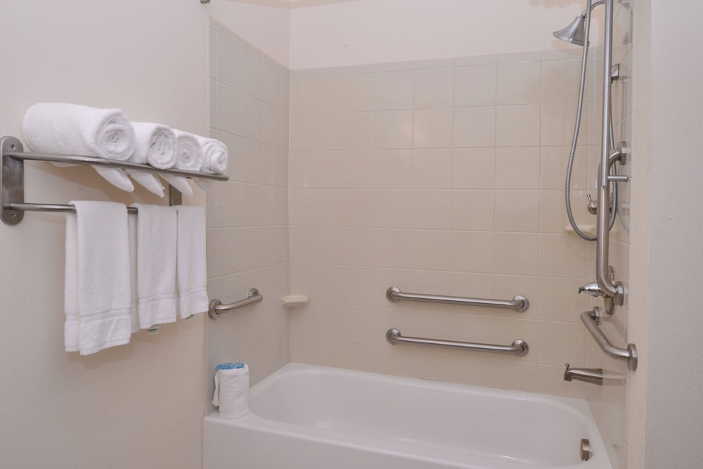 Holiday Inn Express Suites Washington Meadow Lands 69/70