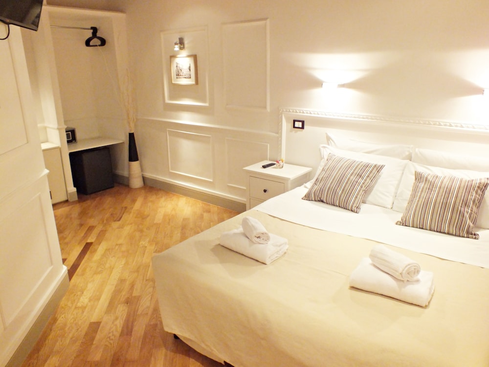 ROOM, QUADRUPLE