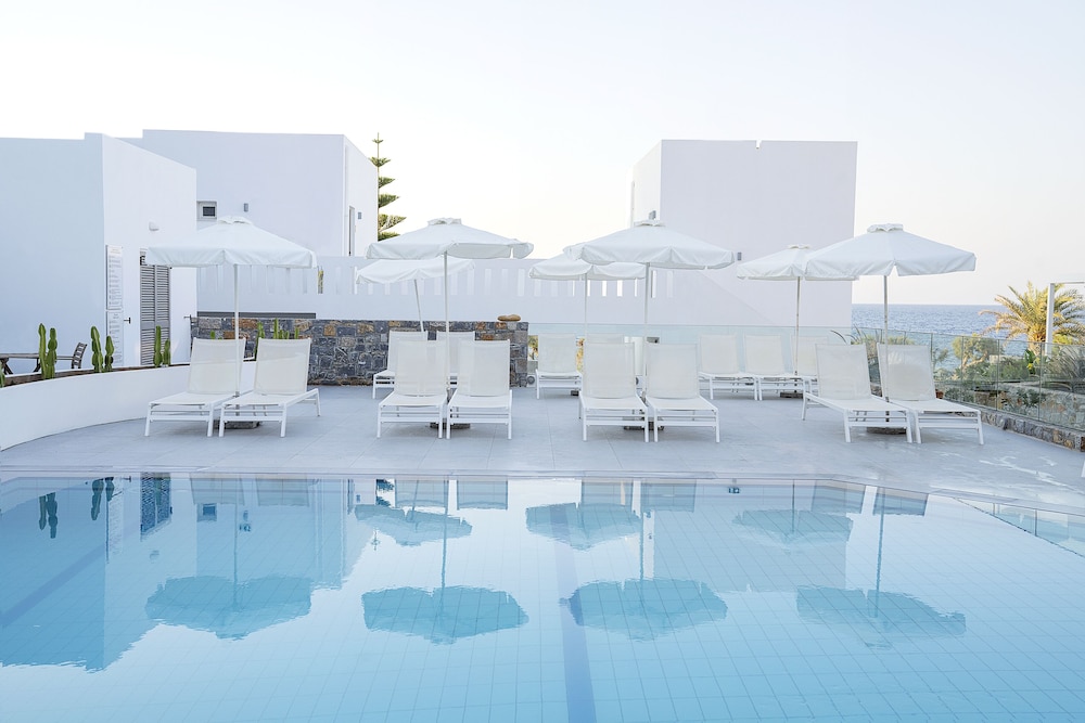 Maritimo Beach Hotel 63/65